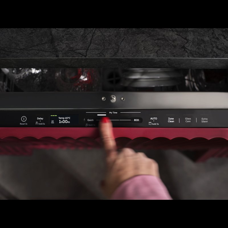 AEG GI8200X5TN Ovládajte čas a účinnosť. Na displeji alebo v aplikácii