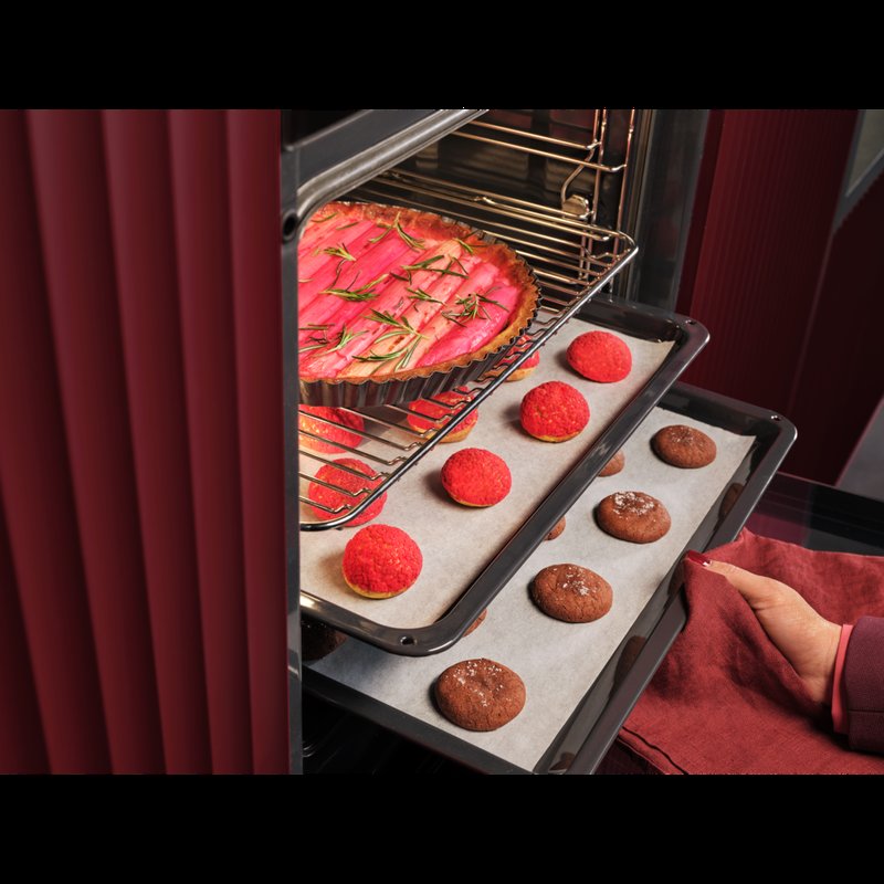 AEG NBU5P411SB Viacúrovňové pečenie. Rovnomerný ohrev v celej rúre