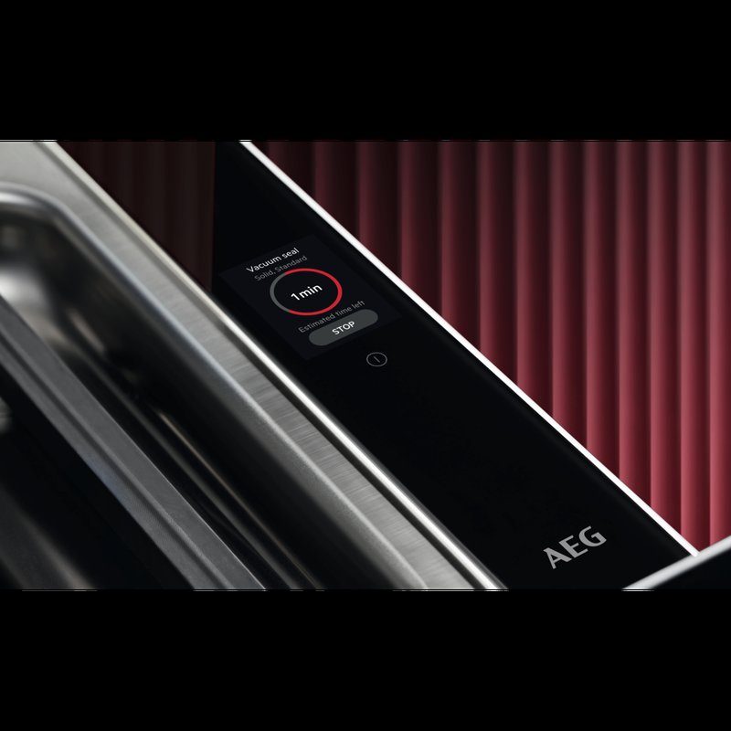 AEG NKV914B Citlivý TFT displej umožňuje intuitívne ovládanie