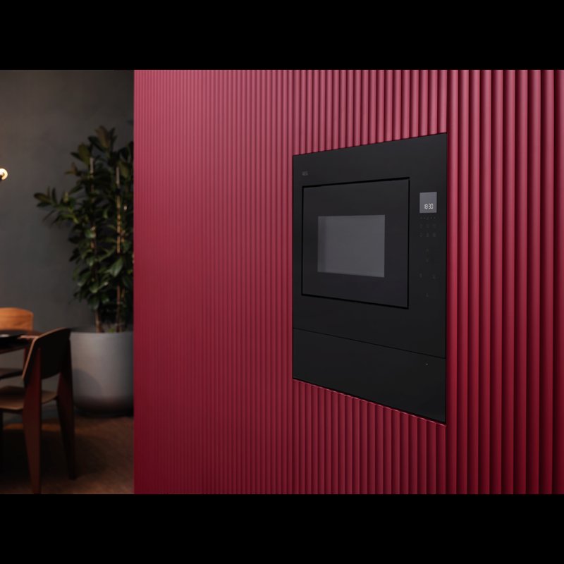 AEG NMB6S171SB Elegantný lesklý čierny povrch