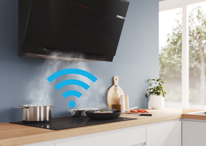 Bosch DWB67DN60 — Smart Hood Automatic: odsávač, ktorý sa pri varení automaticky prispôsobí nastaveniam varnej dosky.