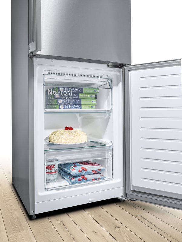 Bosch GSN54AWCV — Vario Zone: viac flexibility vďaka variabilne umiestniteľným skleneným poličkám a priehradkám v mraziacom priestore.