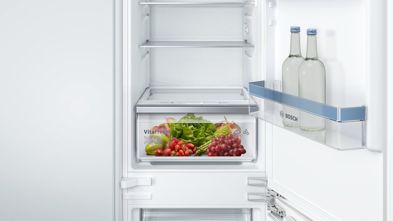 Bosch KBN96NSE0 — VitaFresh XXL: mimoriadne veľká zásuvka na ovocie a zeleninu s reguláciou teploty.
