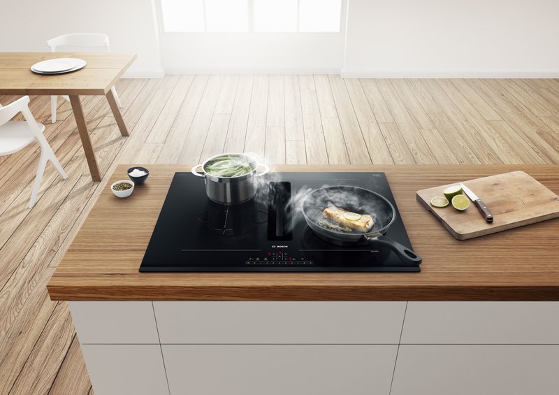 Bosch PVQ61AH26E — Funkcia AutoOn: automaticky odvedie paru po zahriatí varnej dosky.