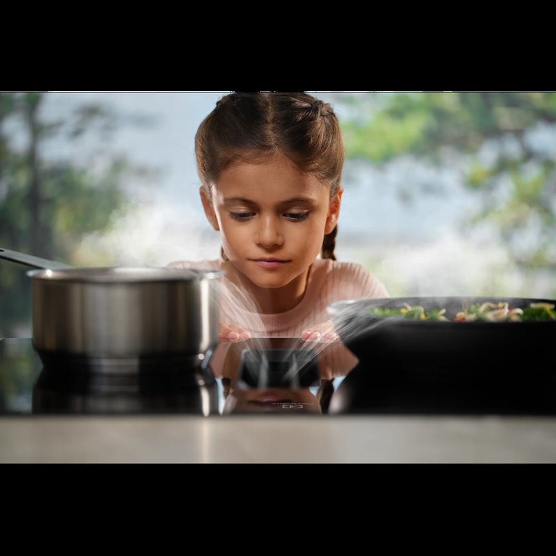 Electrolux ECC63410CB Automatické ovládanie odsávača. Prispôsobuje sa vášmu vareniu
