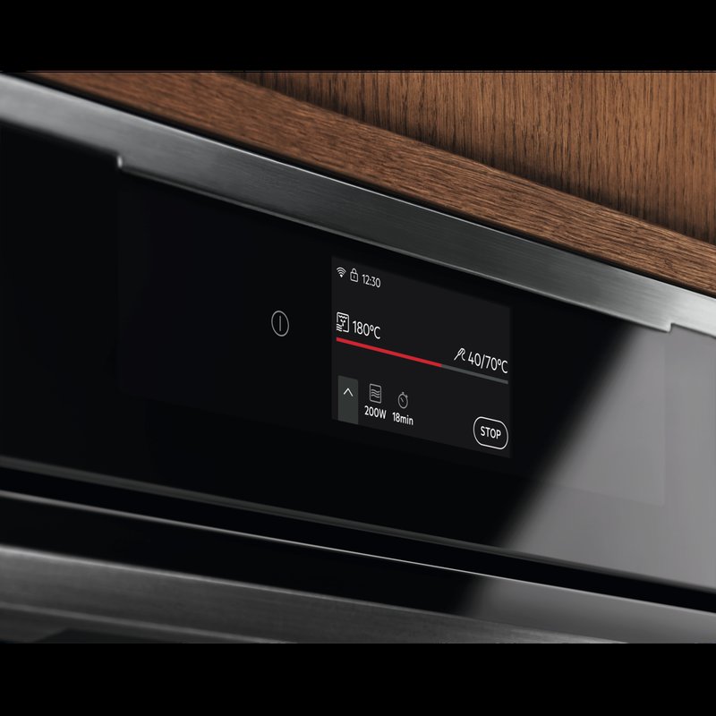 Electrolux EOE9P3XT S pokynmi z displeja CookSmart Touch jednoducho vytvoríte chutnejšie pokrmy