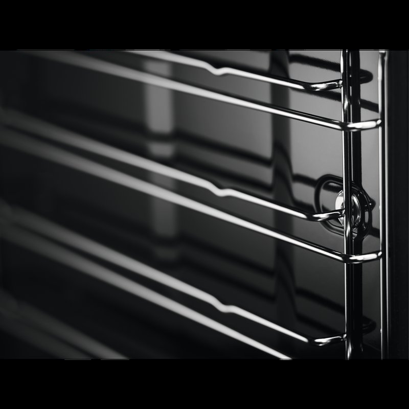 Electrolux EOF3H40X Zjednodušte si prípravu pokrmov s bočnými držiakmi Easy Entry