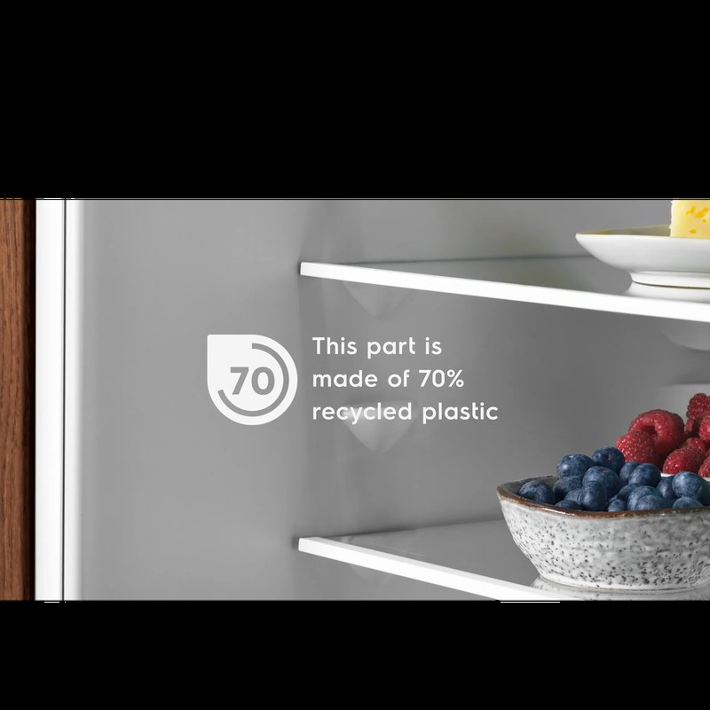 Electrolux ERA7DE18S Prelomová – jedinečná chladnička s recyklovaným plastom