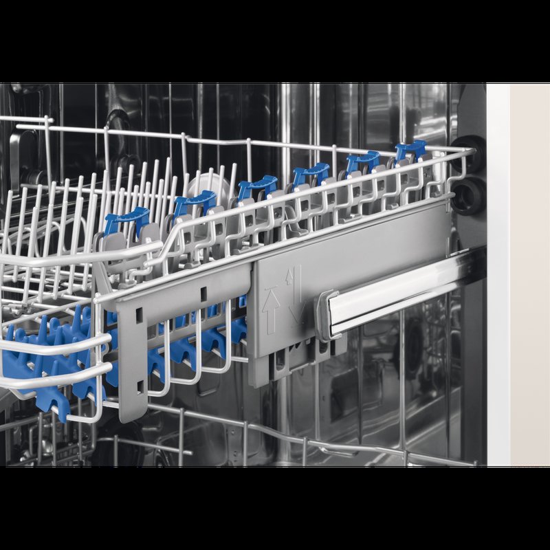 Electrolux ESG42310SW Ľahký prístup k riadu s výškovo nastaviteľným košom QuickLift