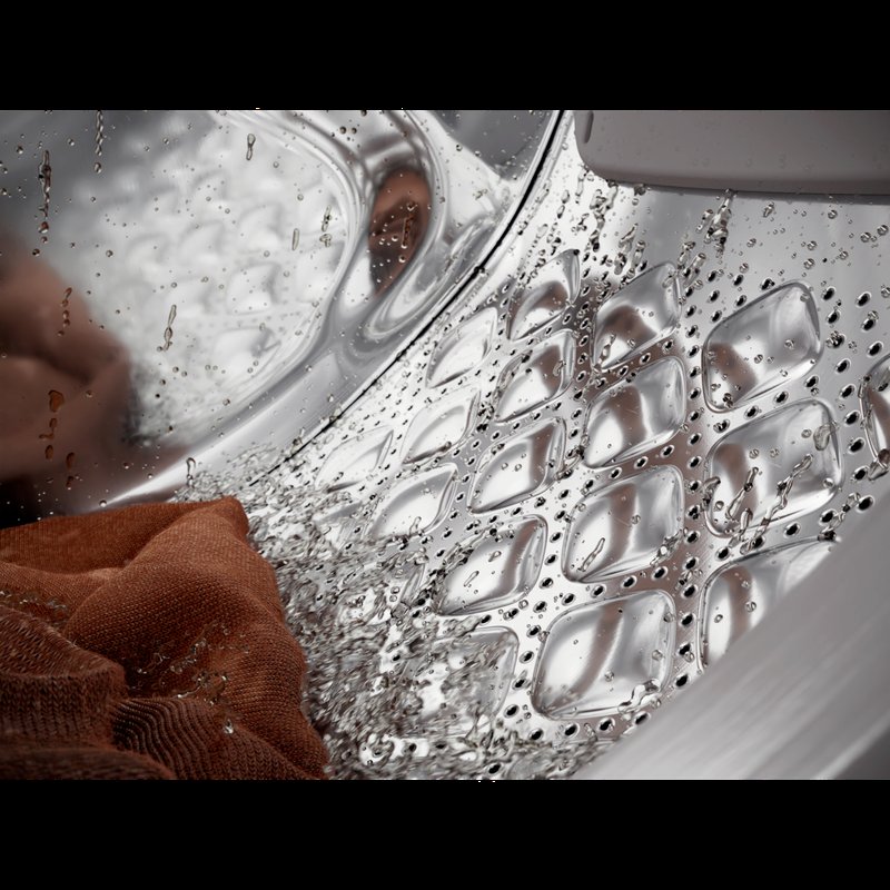 Electrolux EW8F4482C Bubon Care je šetrný k tkaninám