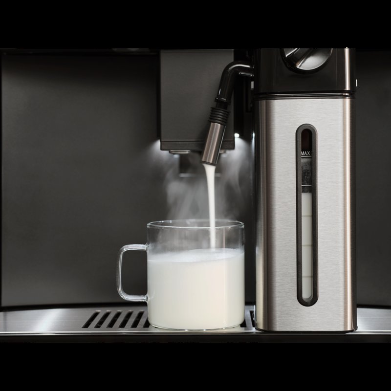 Electrolux KBC95T Nádoba na mlieko umožňuje upraviť hustotu peny a udrží mlieko čerstvé