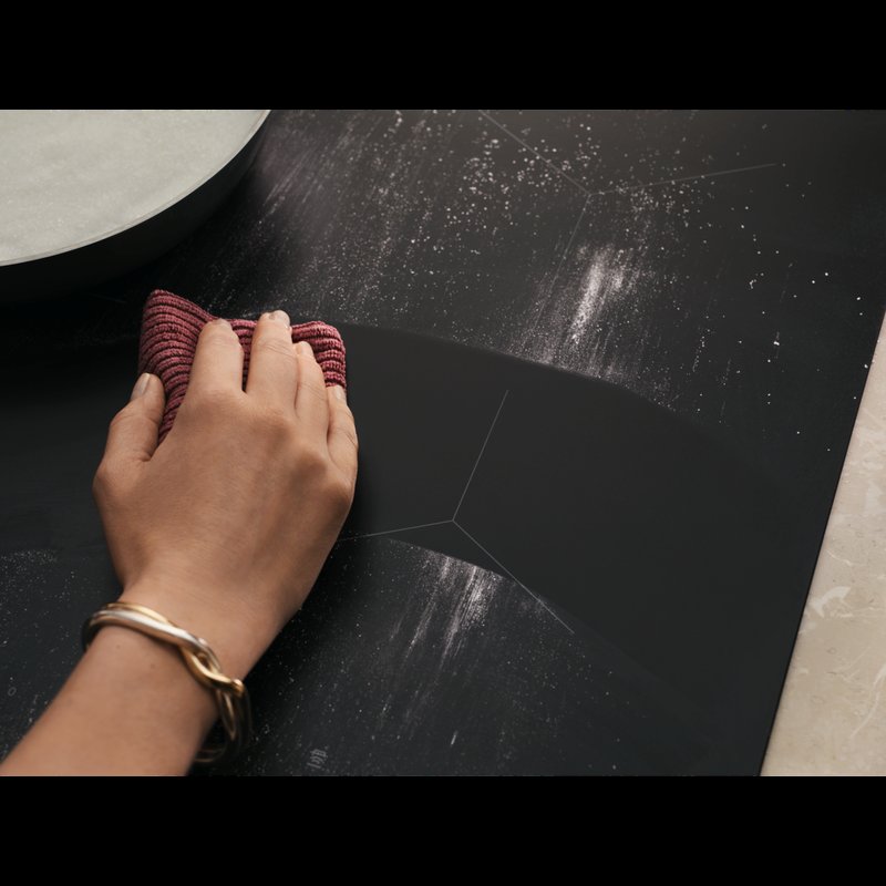 Electrolux KIV83443CT Matný a hladký povrch. Elegancia, ktorá pretrváva.