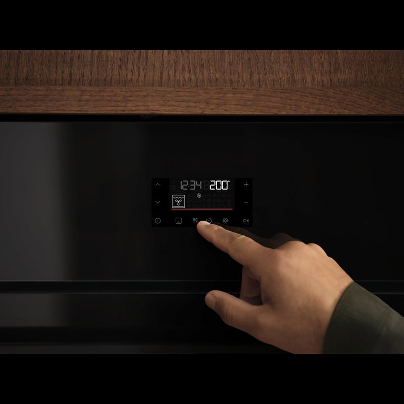 Electrolux KOFCH36H Dotykový displej pre jednoduchý prístup a úplnú kontrolu