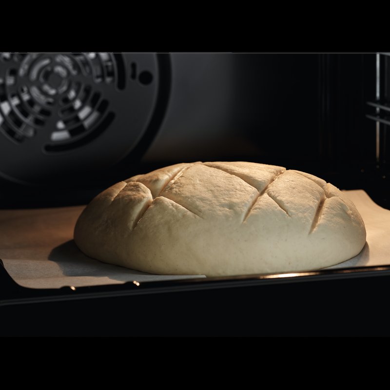 Electrolux LKI564267K S funkciou SteamBake napečiete lahodné jedlá