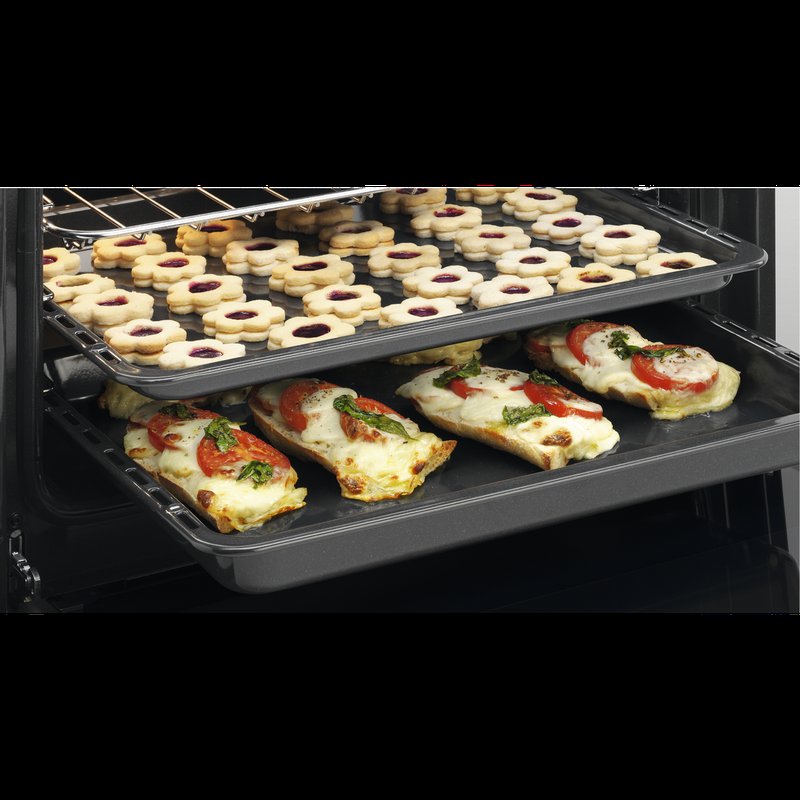 Electrolux LKR540066W Viacúrovňové pečenie. Upečiete viac pokrmov naraz