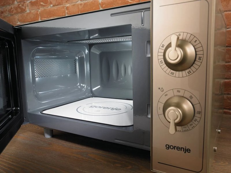 Gorenje BM235CLB — Inovatívna mikrovlnná distribúcia