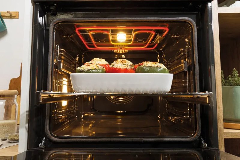 Gorenje BPS6737E04DBG — Dvojité grilovacie teleso pre rovnomerne chrumkavé jedlo