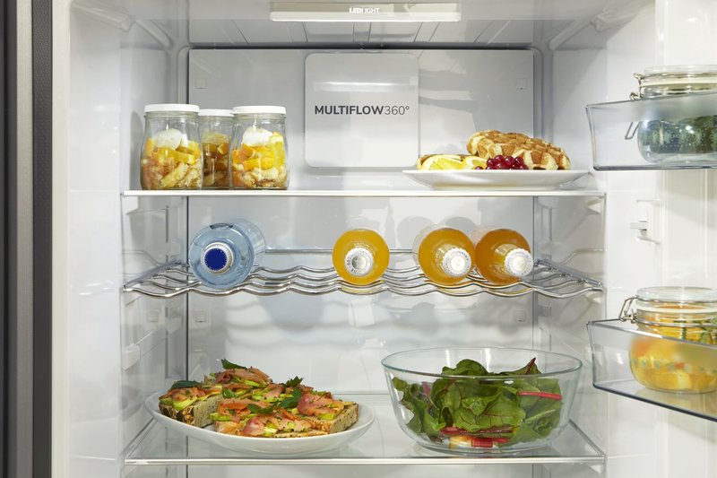 Gorenje R619EABK6 — Správne miesto na fľaše a plechovky