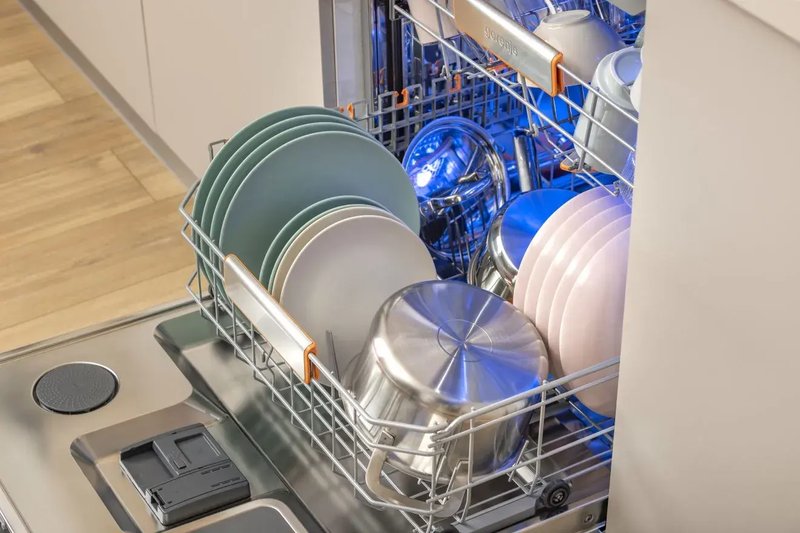 Gorenje GV693A65UVAD — Odstraňuje 99,9 % baktérií a vírusov pri ešte nižšej teplote