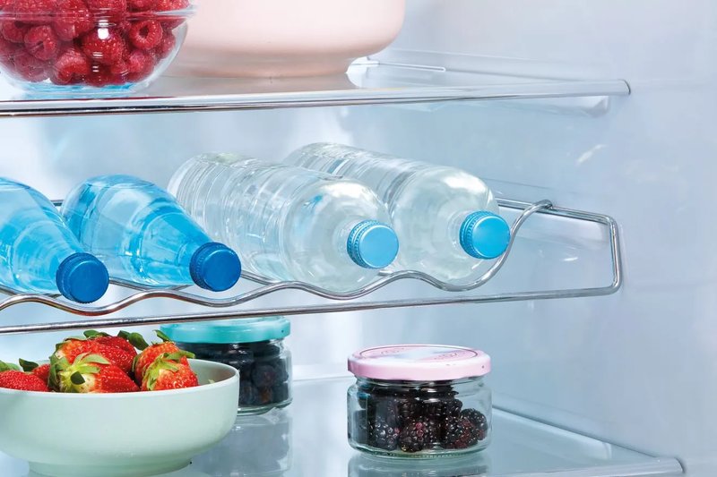 Gorenje NRS9182VXB1 — Správne miesto pre fľaše a plechovky