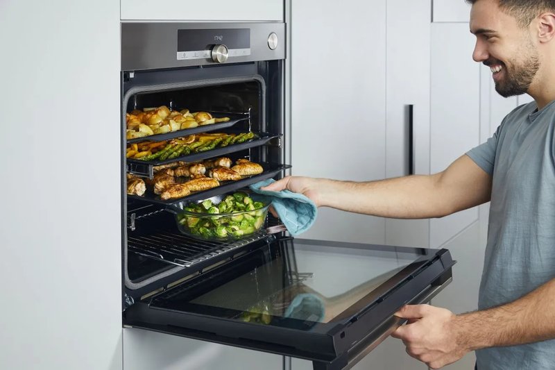 Hisense BI64223EPMB — Simultaneous Cooking