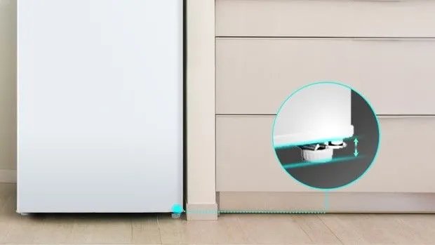 Hisense FV298N4AWE — Nastaviteľné nohy