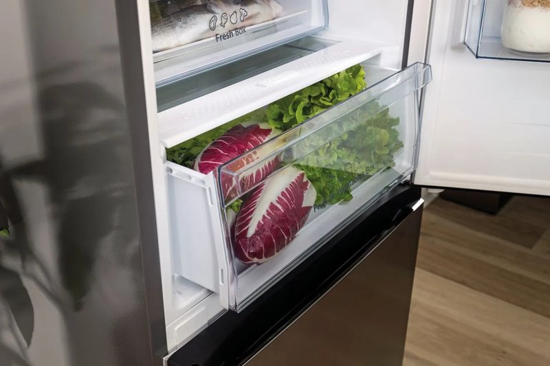 Hisense RB395N4BFE — Moisture Fresh Crisper