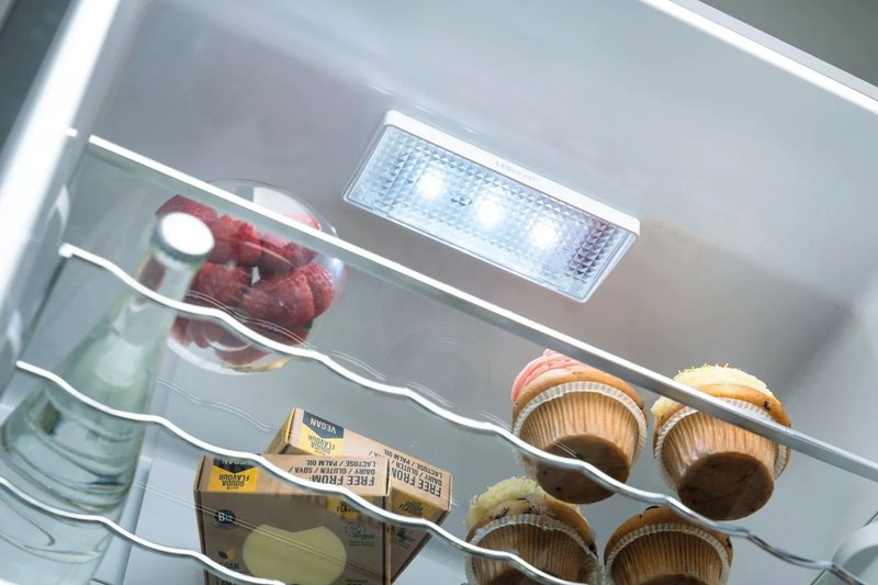 Hisense RB434N4BCB — Mäkké LED osvetlenie