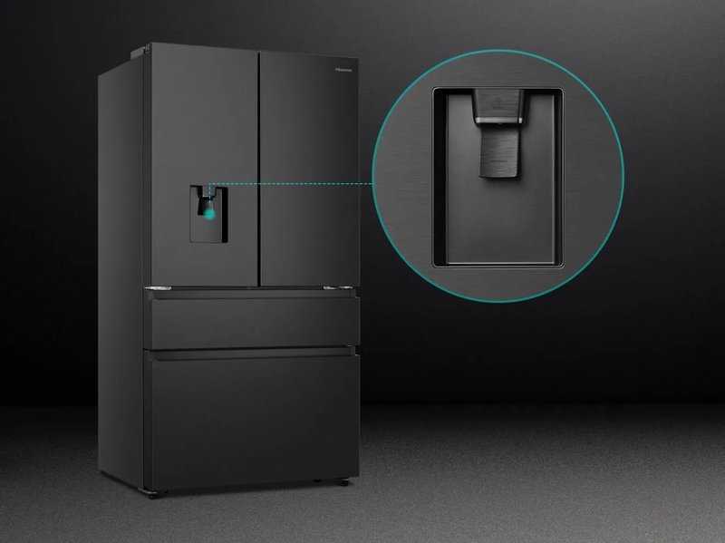Hisense RF749N4SWSE — Elegantný dávkovač vody