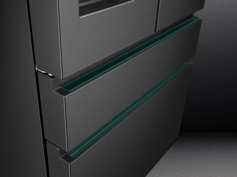 Hisense RF749N4SWSE — Integrované madlo