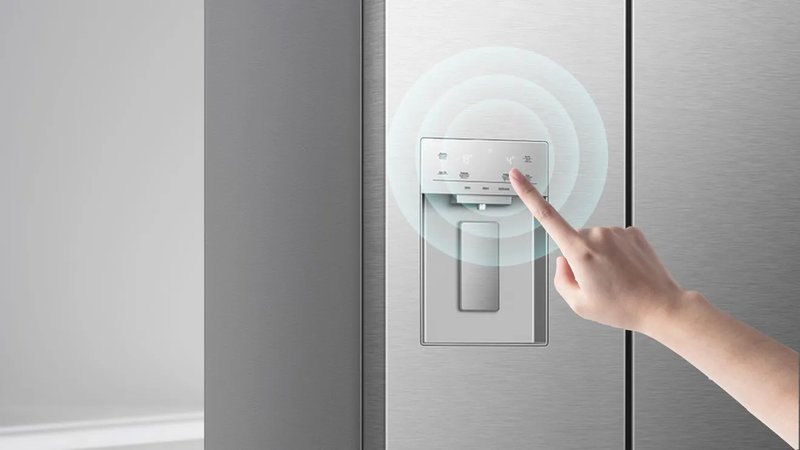 Hisense RF815N4SESE — Dotykové elektronické ovládanie