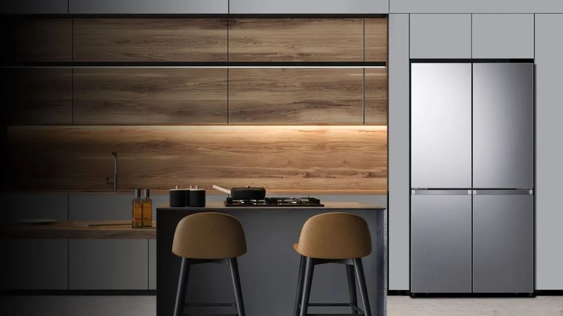 Hisense RQ5P470SAFE — Štvordverová chladnička