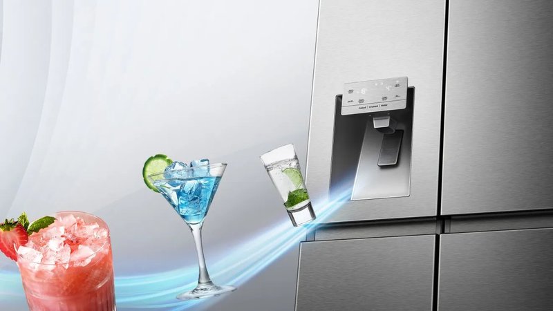 Hisense RS818N4IFD — Dávkovač ľadu a vody