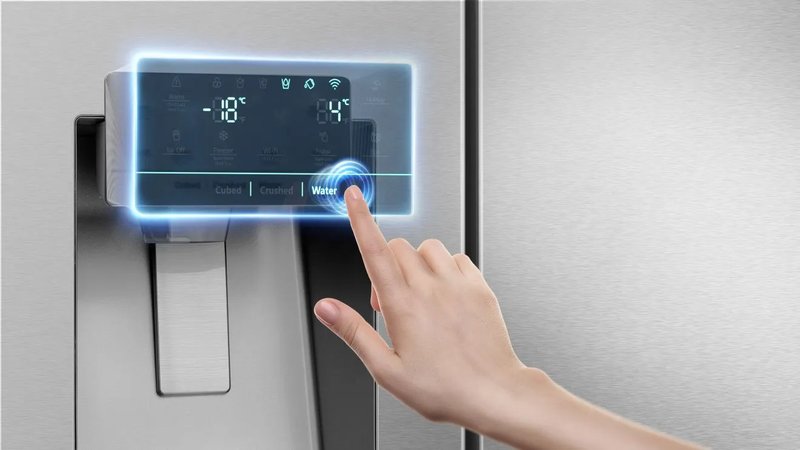 Hisense RS818N4IFD — Dotykové elektronické ovládanie