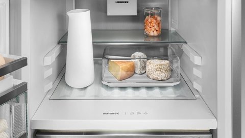 Liebherr CBNSDA 775i — Priečinok na odkladanie fliaš nad priečinkami BioFresh