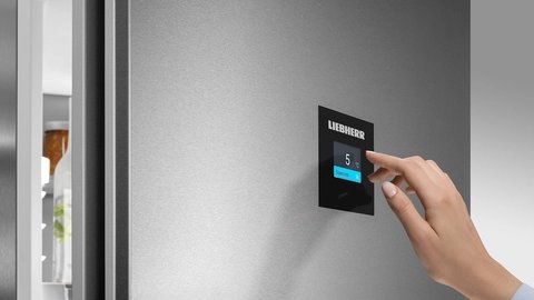 Liebherr CBNSTB 579i — 2,4-palcový dotykový displej