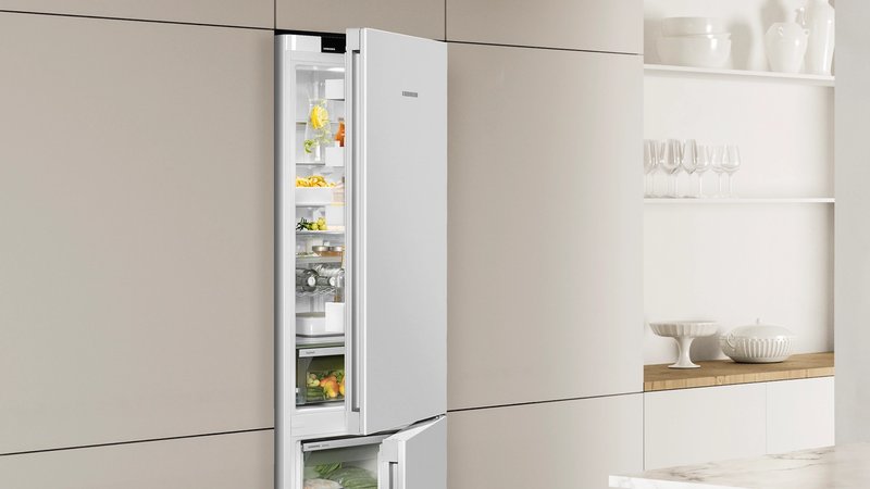 Liebherr CNGWC 5723 — GlassWhite