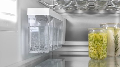 Liebherr CNSFC 574i — IceMaker s nádržkou na vodu