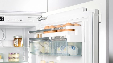 Liebherr EWTDF 1653 — Montáž pevných dverí