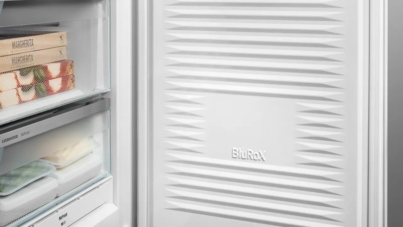 Liebherr FNB 505i — Dvere mrazničky s technológiou BluRoX