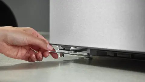 Liebherr FNB 505i — Nastaviteľné nožičky