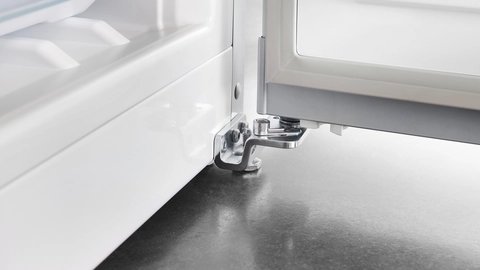 Liebherr FND 505i — Pomocník zatvárania