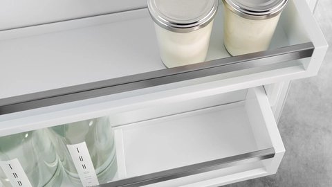 Liebherr ICBNC 5623 — Zarážka dverí