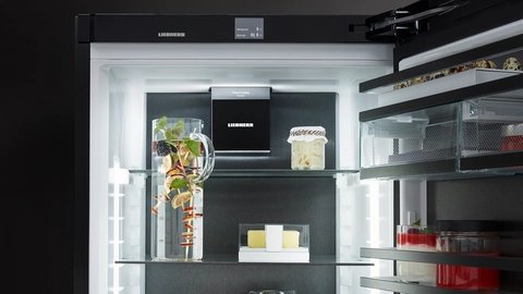 Liebherr IRBBX 4170 — Interiér v dizajne BlackSteel