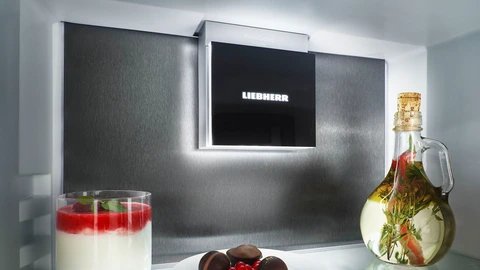 Liebherr IRBBX 4170 — Zadná stena BlackSteel