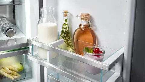 Liebherr MBBSDI 9528 — Flexibilné dverové poličky