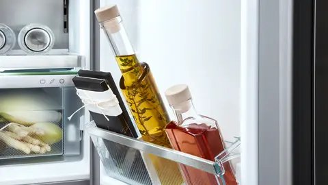 Liebherr MBBSDI 9556 — Výklopná polička vo dverách