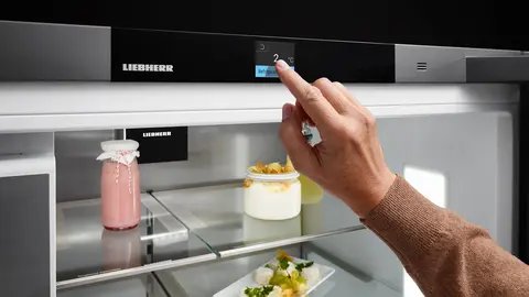 Liebherr MBSDDI 9024 — Displej Touch & Swipe