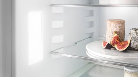 Liebherr RBC 5220 — Pohodlné nastavenie výšky pre sklenené poličky