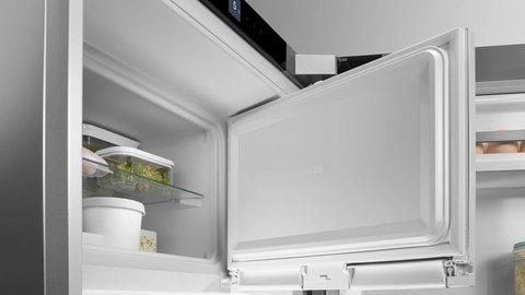 Liebherr RBSFD 5221 — Výmena dorazu dverí integrovaného mraziaceho priečinku